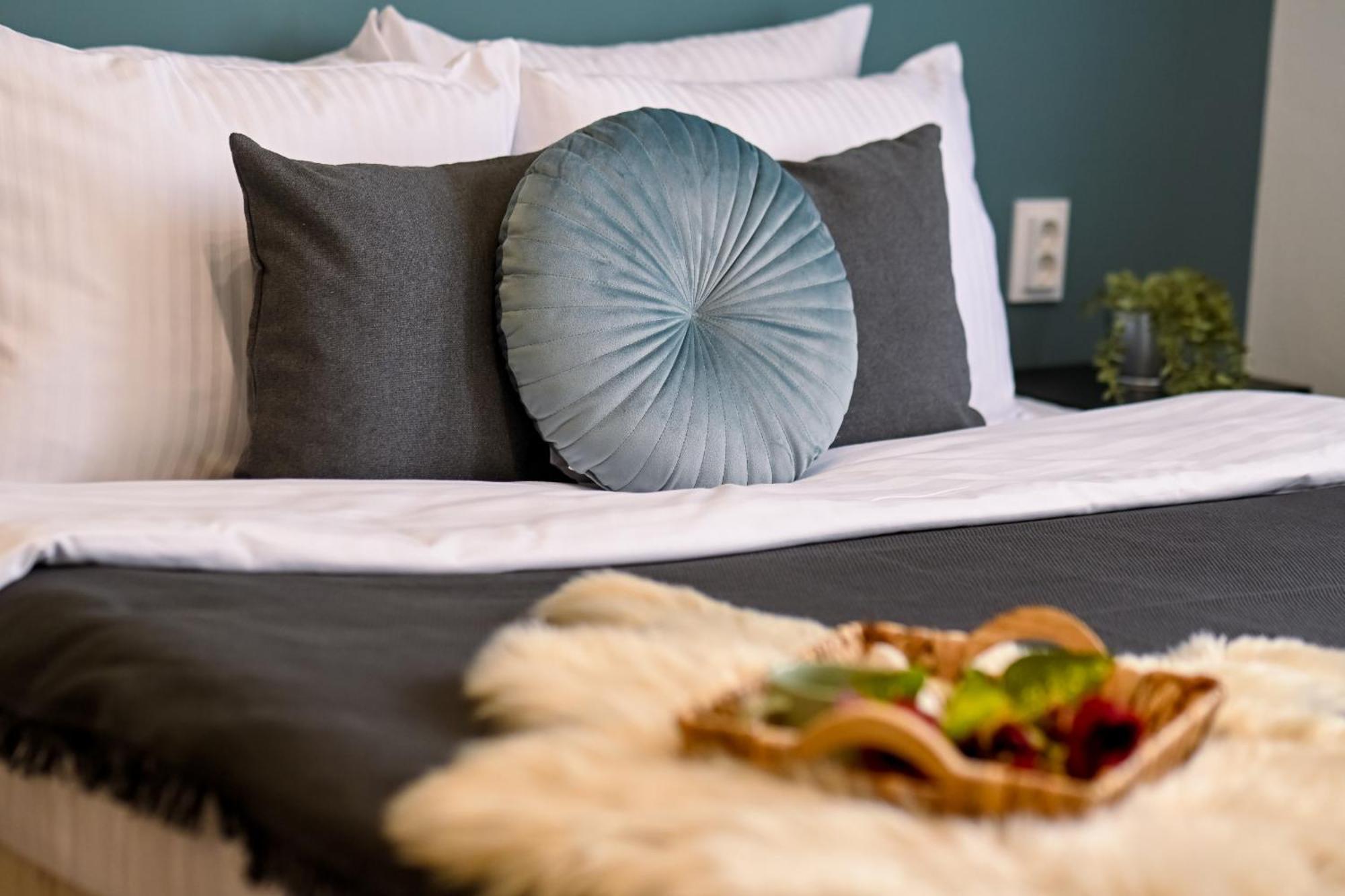 בוקרשט Old Town Charm - Modern & Comfortable Accommodation In The Heart Of The City מראה חיצוני תמונה
