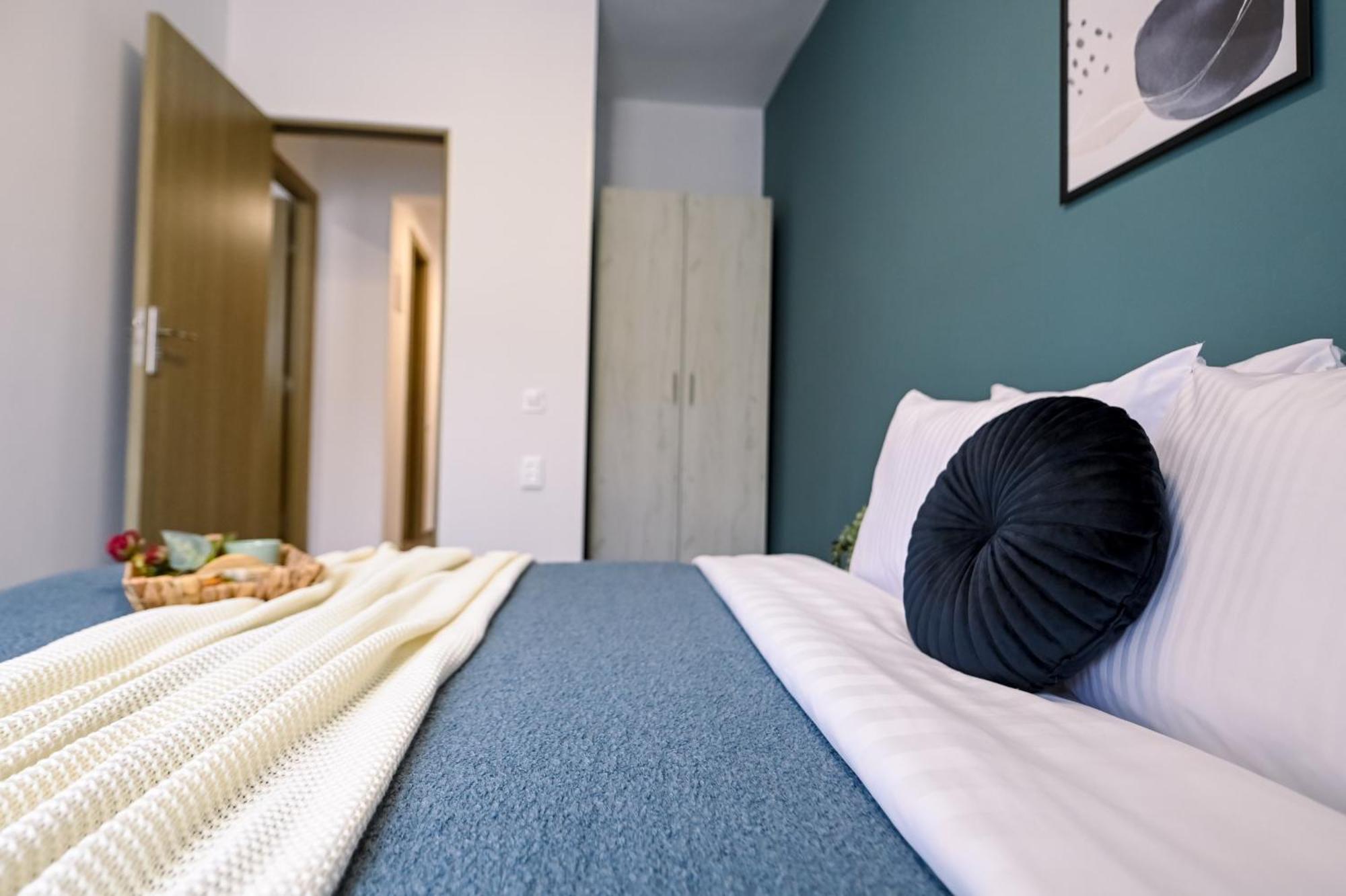 בוקרשט Old Town Charm - Modern & Comfortable Accommodation In The Heart Of The City מראה חיצוני תמונה