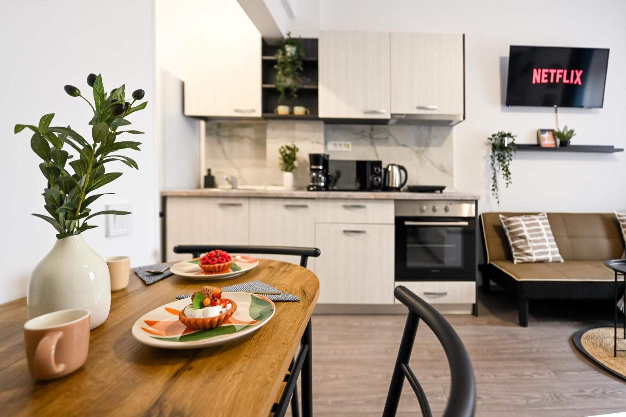 בוקרשט Old Town Charm - Modern & Comfortable Accommodation In The Heart Of The City מראה חיצוני תמונה